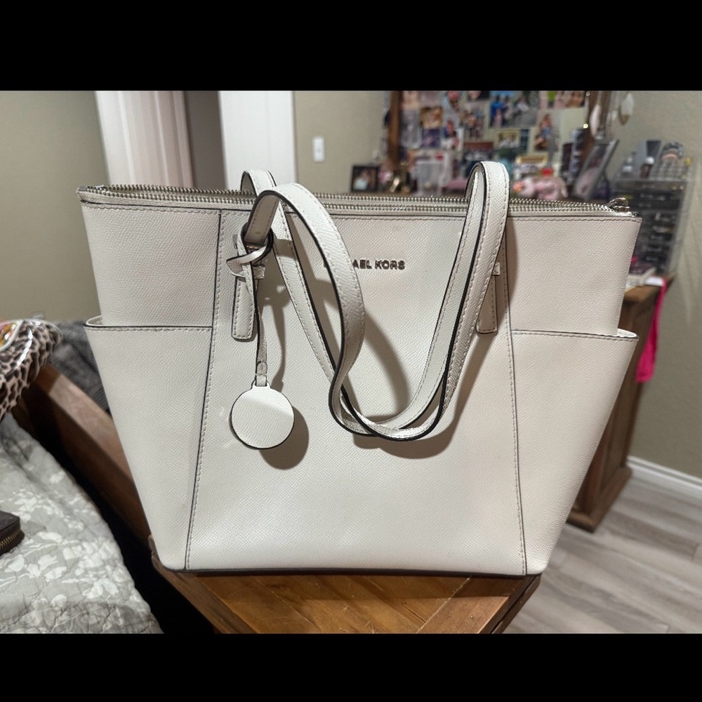 Michael Kors Cream Tote Bag in perfect condition.
